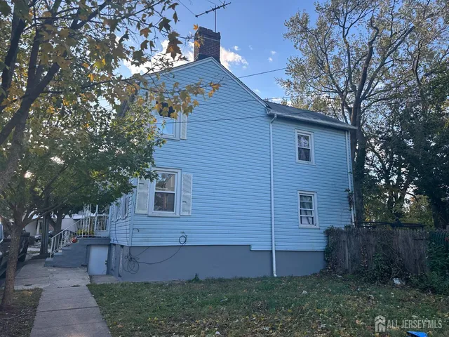 a view of house with backyard and garden