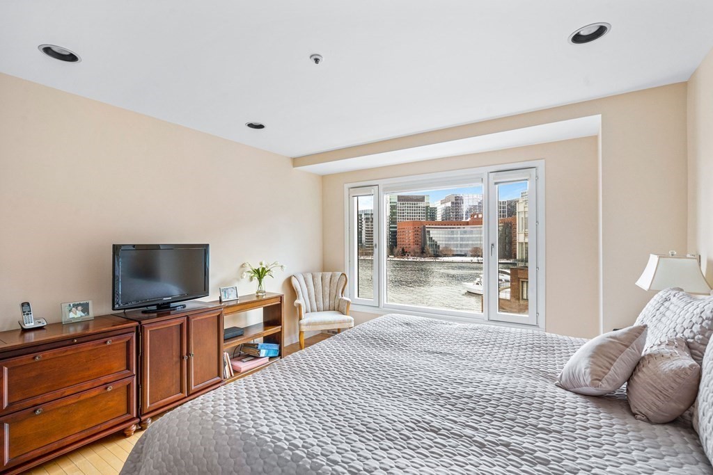 20 Rowes Wharf, Unit 606 Boston, MA 02110 - Photo 5 of 16