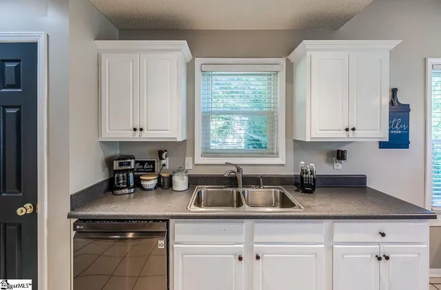 $379,900 | 103 Lyndhurst Drive, Anderson, SC 29621