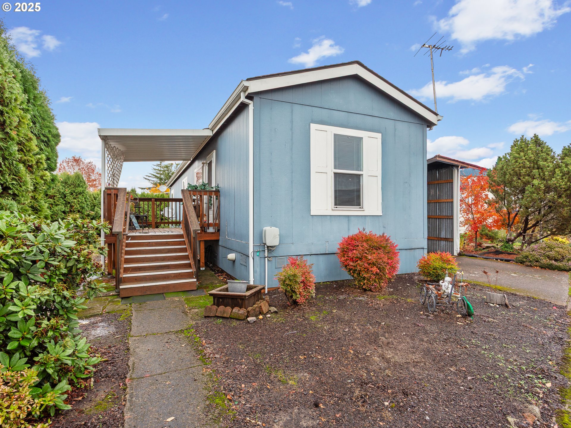 2901 East 2nd Street, Unit 121 Newberg, OR 97132 - Photo 6 of 48 a front view of a house with garden