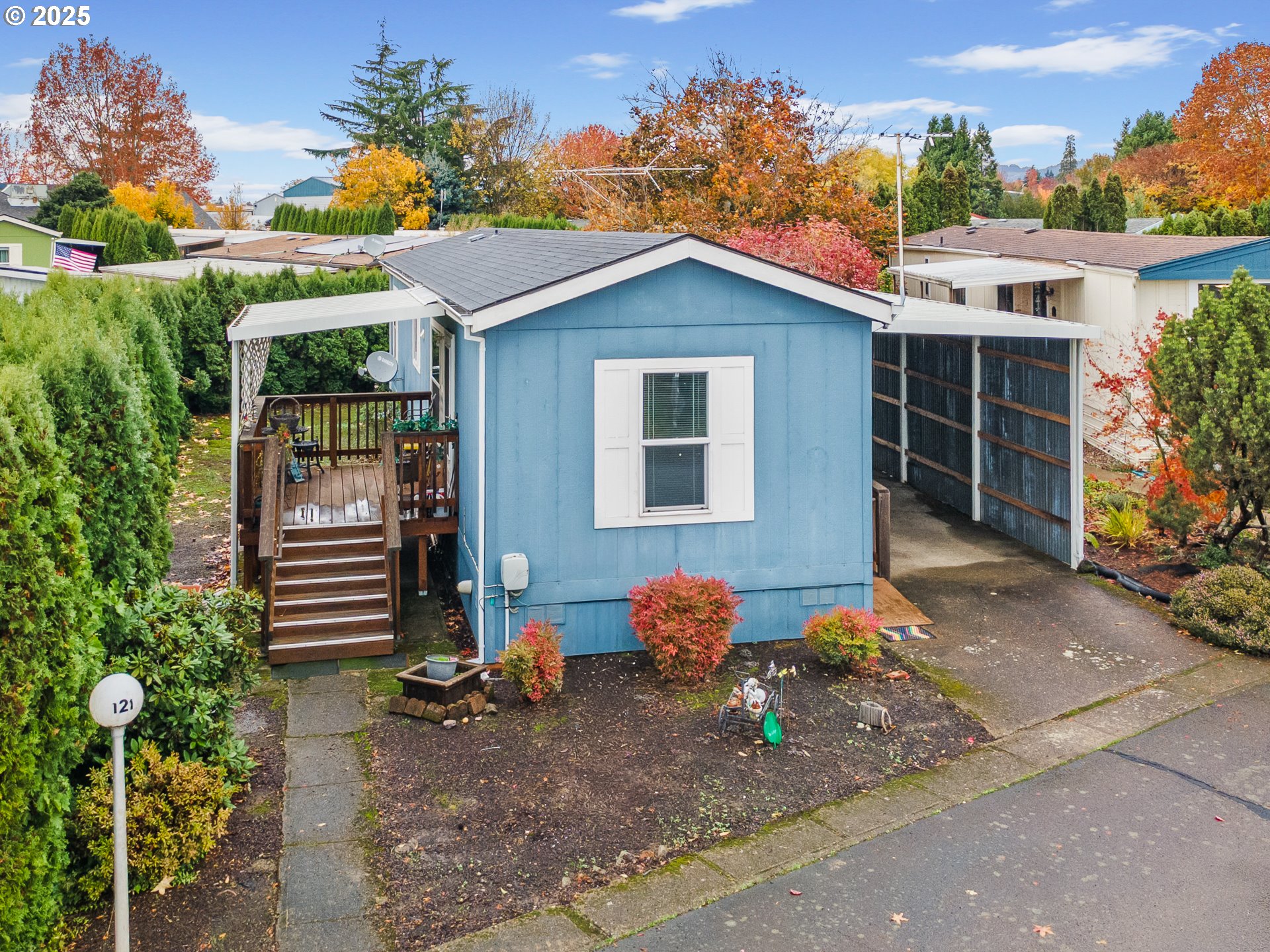 2901 East 2nd Street, Unit 121 Newberg, OR 97132 - Photo 7 of 48 a backyard of a house with seating space