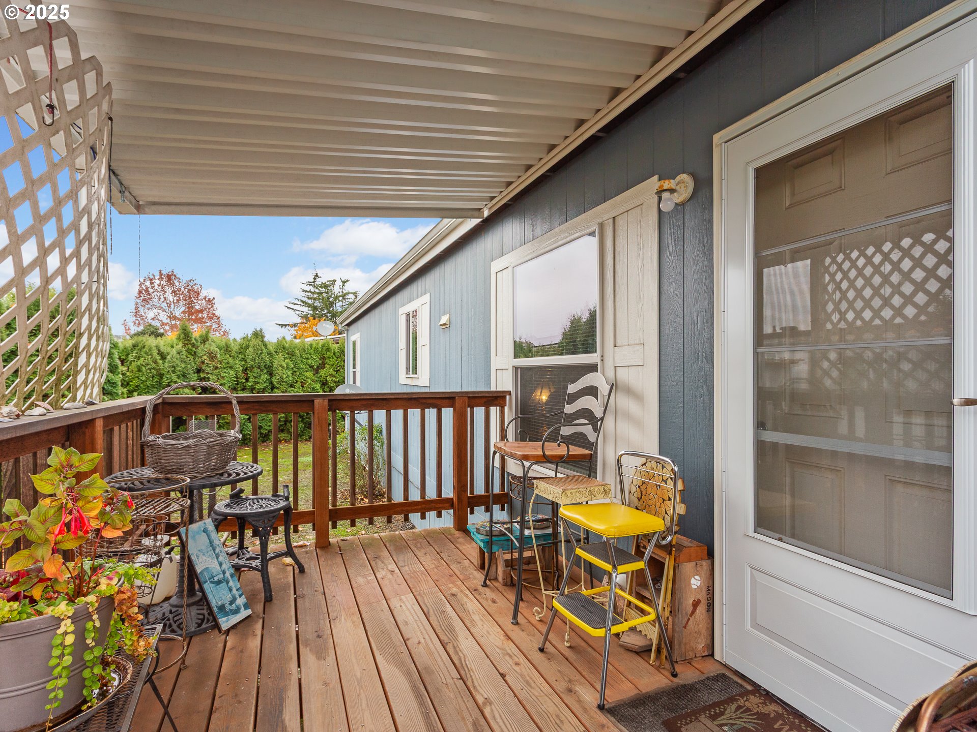 2901 East 2nd Street, Unit 121 Newberg, OR 97132 - Photo 10 of 48 a balcony with wooden floor table and chairs