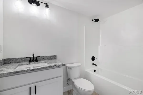 $629,900 | 421 Rumsfeld Drive, Troy, IL 62294