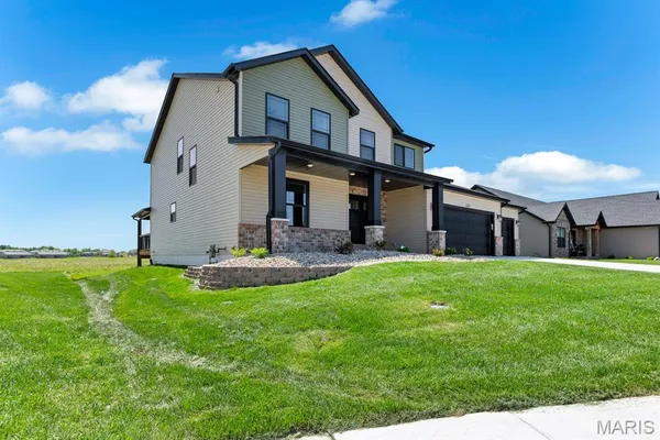 $629,900 | 421 Rumsfeld Drive, Troy, IL 62294