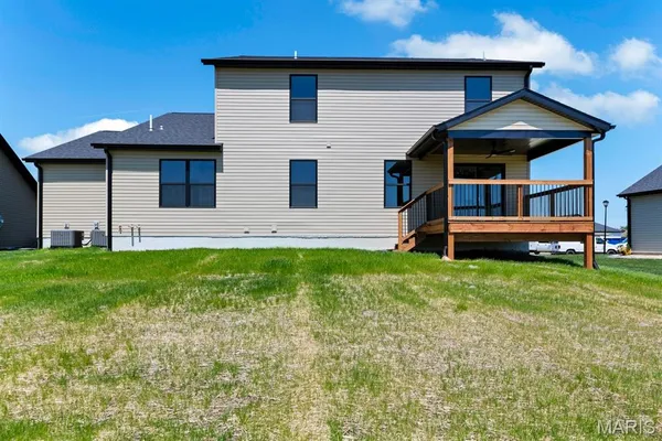 $629,900 | 421 Rumsfeld Drive, Troy, IL 62294