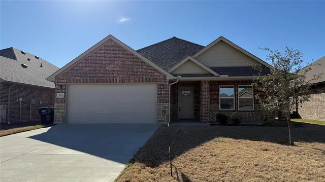$1,900 | 701 Ransom Way, Greenville, TX 75402