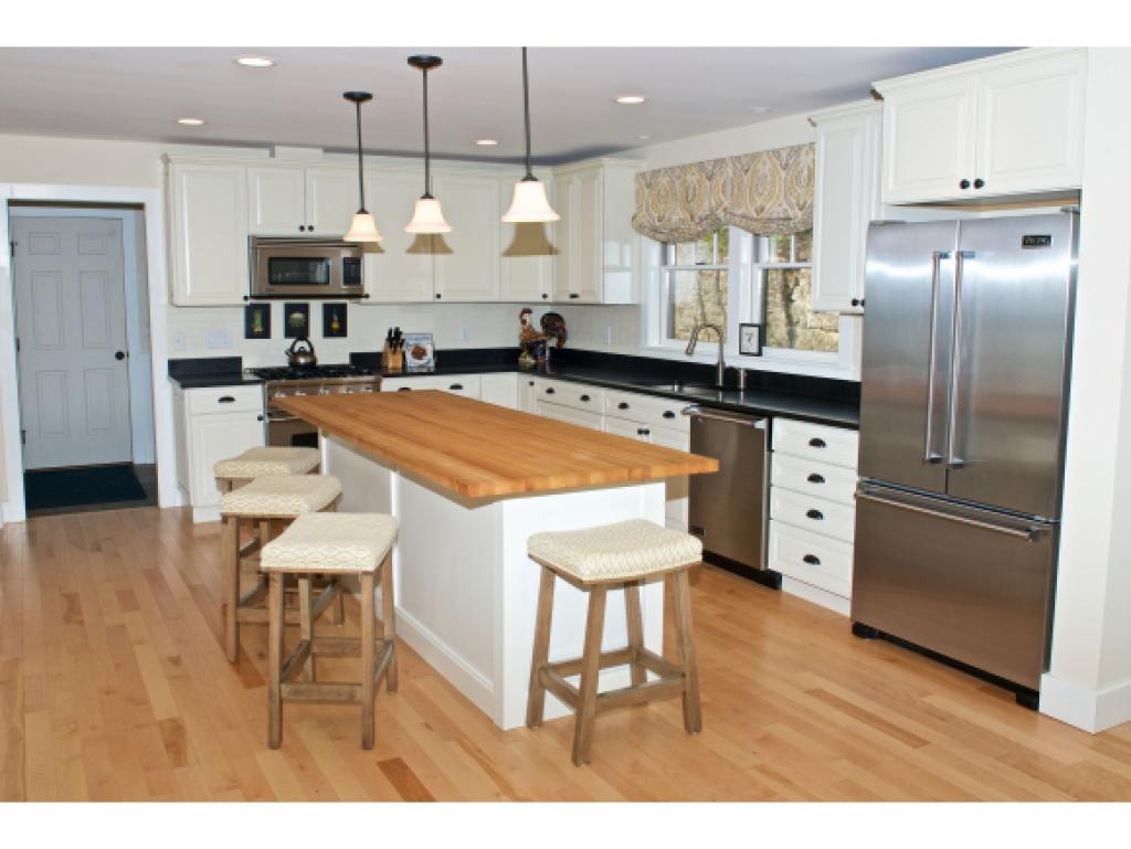 1542 Marble Island Road Colchester, VT 05446 - Photo 2 of 26 Gallery Image 2