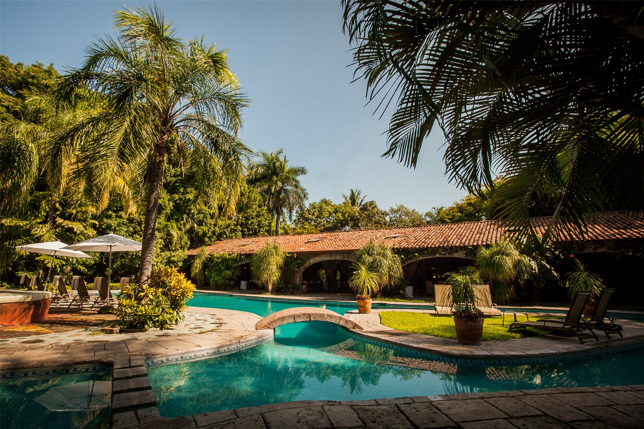 41.8 Carr Fed Cuernavaca - Chilpancingo Route Mexico, MO 65265 - Photo 2 of 34 a view of a swimming pool with lawn chairs under an umbrella
