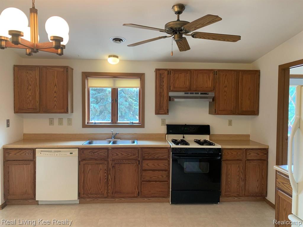 2272 London Bridge Drive, Unit 51 Rochester, MI 48307 - Photo 13 of 31