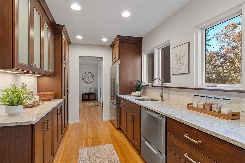 419 Silver Hill Road Concord, MA 01742 - Photo 6 of 30 Gallery Image 6