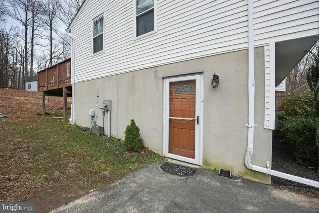 a picture of a bench in front of a wall