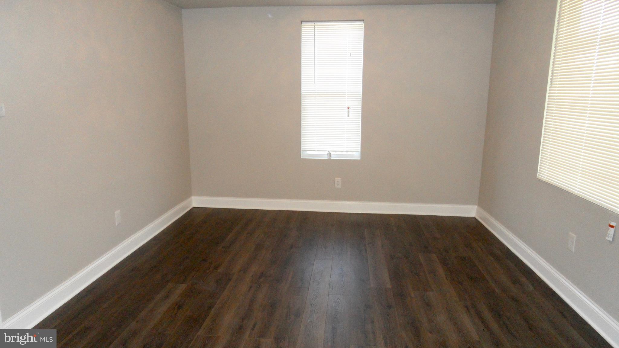 7401 Windsor Mill Road Baltimore, MD 21244 - Photo 14 of 40 Living Room