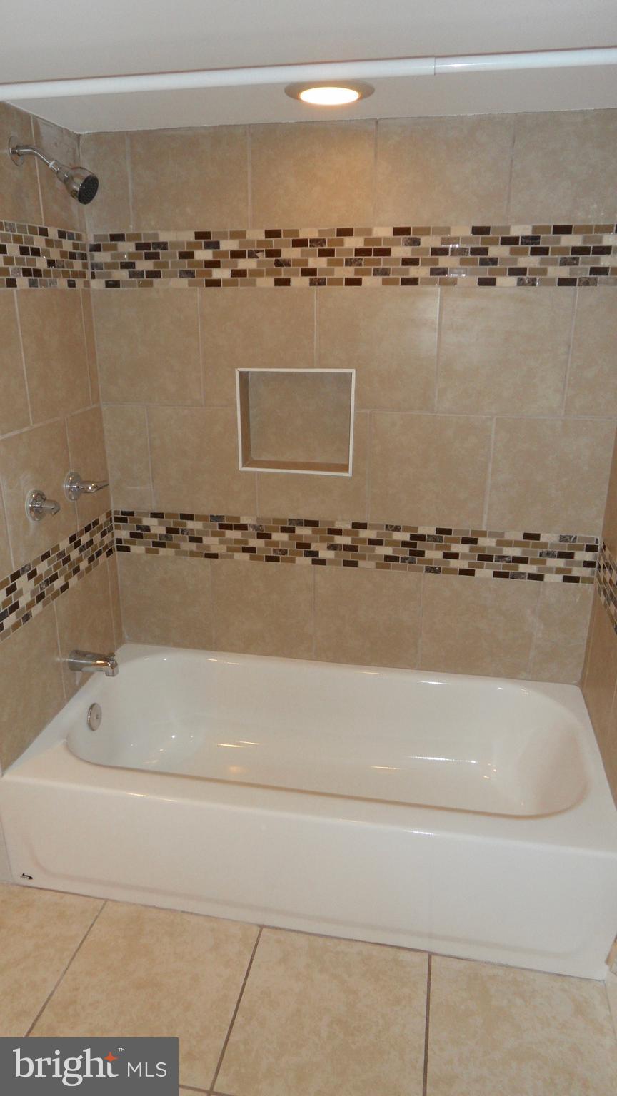 7401 Windsor Mill Road Baltimore, MD 21244 - Photo 33 of 40 Bath