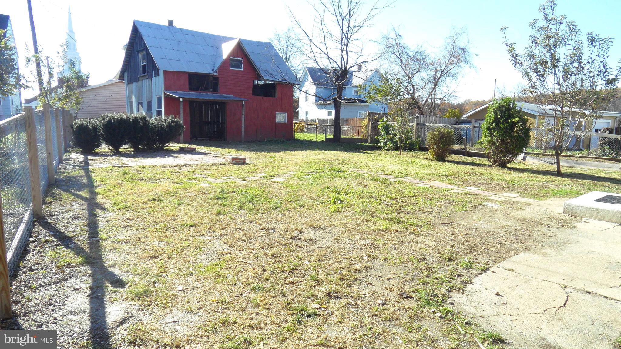 7401 Windsor Mill Road Baltimore, MD 21244 - Photo 36 of 40 Fenced Rear Yard