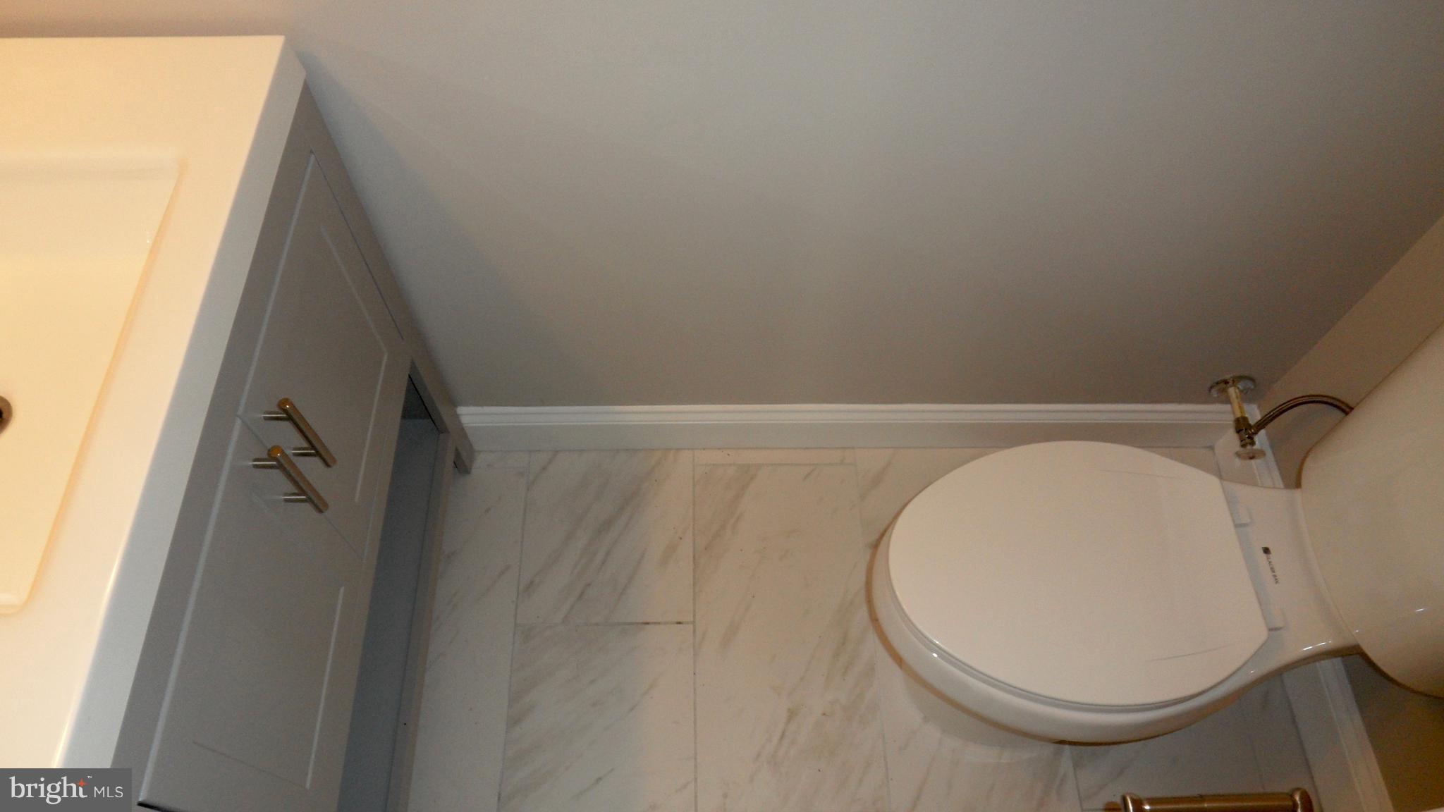 7401 Windsor Mill Road Baltimore, MD 21244 - Photo 10 of 40 Main Level Powder Room