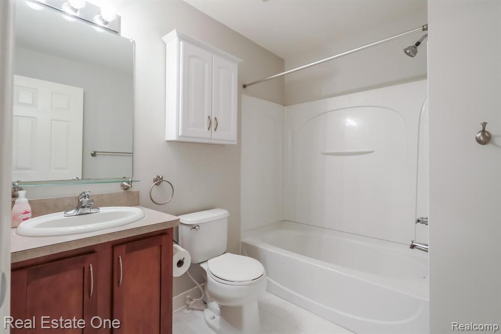 1099 Beaver Run, Unit 76 Troy, MI 48083 - Photo 11 of 28