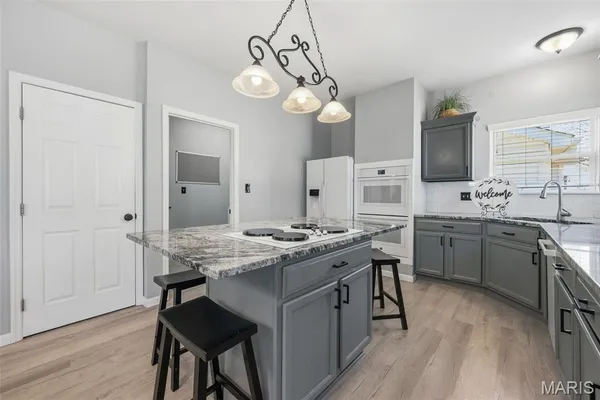 $640,000 | 725 Whispering Forest Drive, Ballwin, MO 63021