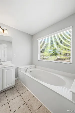 $640,000 | 725 Whispering Forest Drive, Ballwin, MO 63021