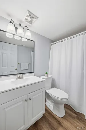 $640,000 | 725 Whispering Forest Drive, Ballwin, MO 63021