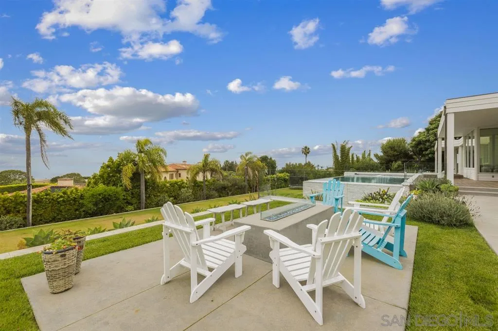 9648 Blackgold Road La Jolla, CA 92037 - Photo 19 of 25 a view of an chairs and tables in the patio