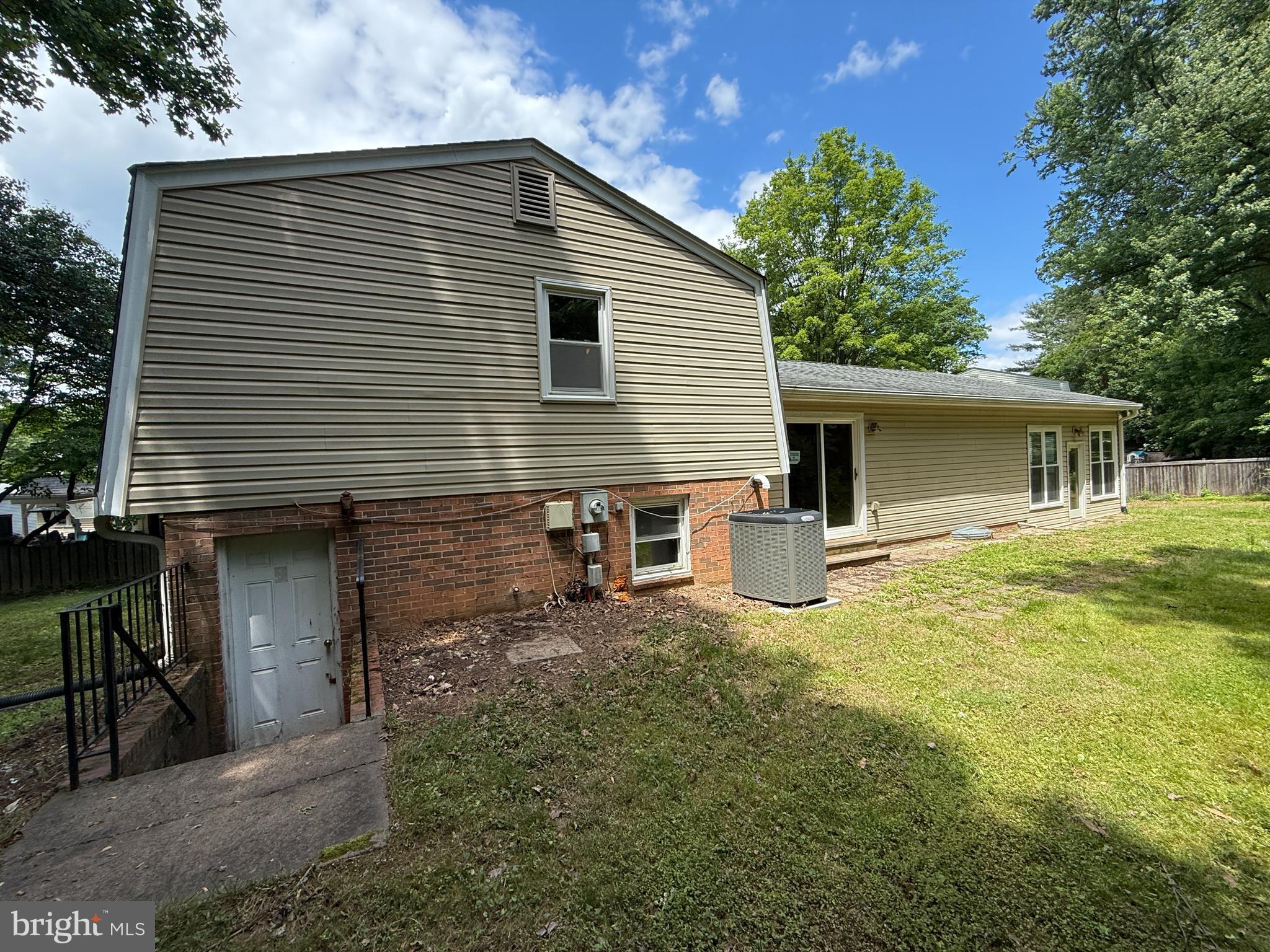 2133 Freda Drive Vienna, VA 22181 - Photo 3 of 35 a view of a house with backyard