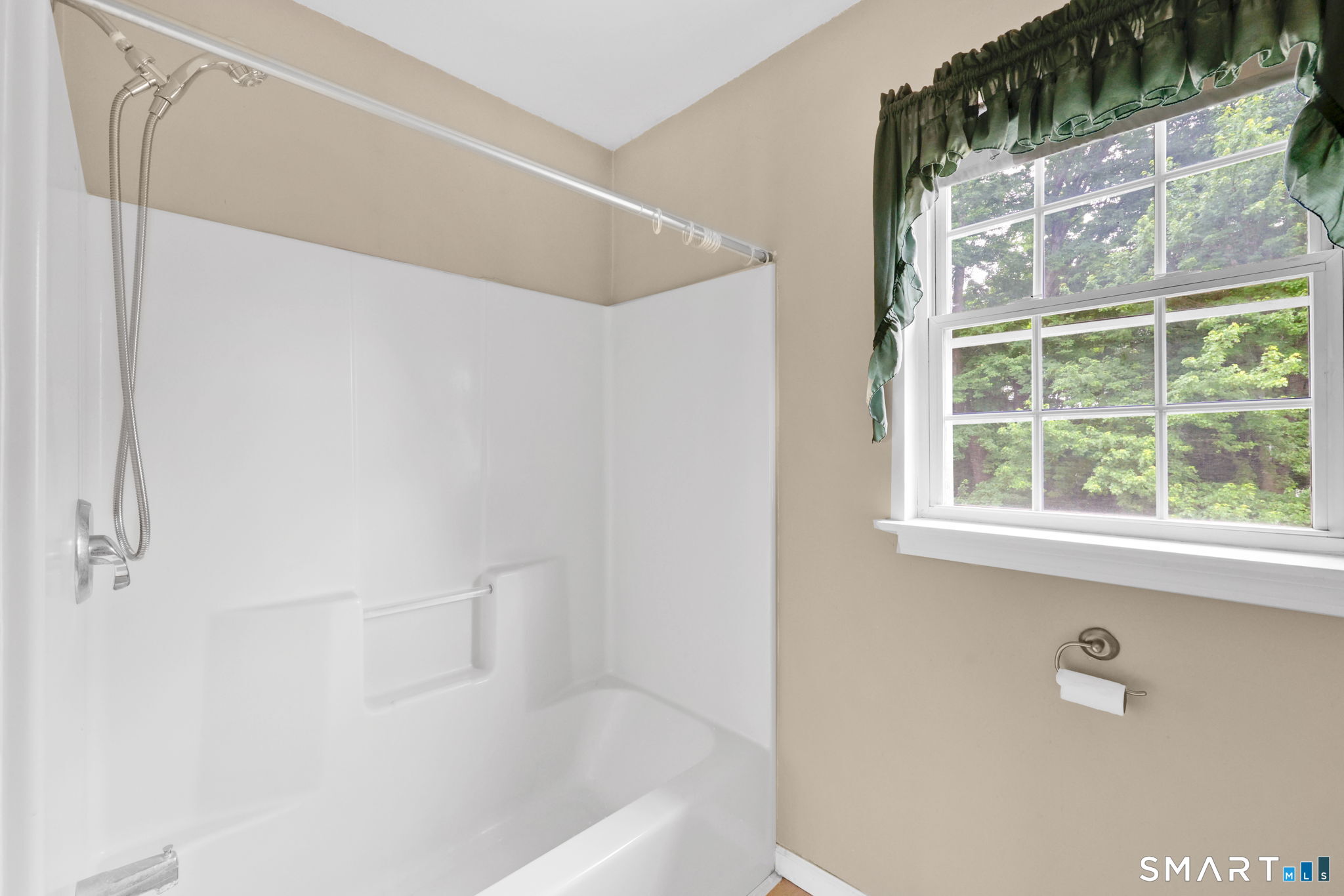 34 Laurel Street Enfield, CT 06082 - Photo 28 of 38