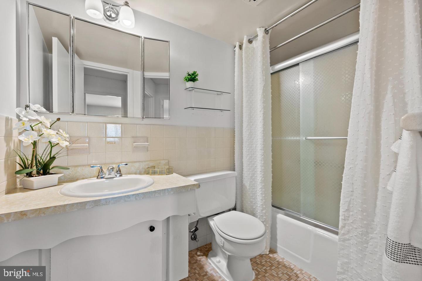 1111 University Boulevard West, Unit 815 Silver Spring, MD 20902 - Photo 13 of 14 a bathroom with a sink and a mirror