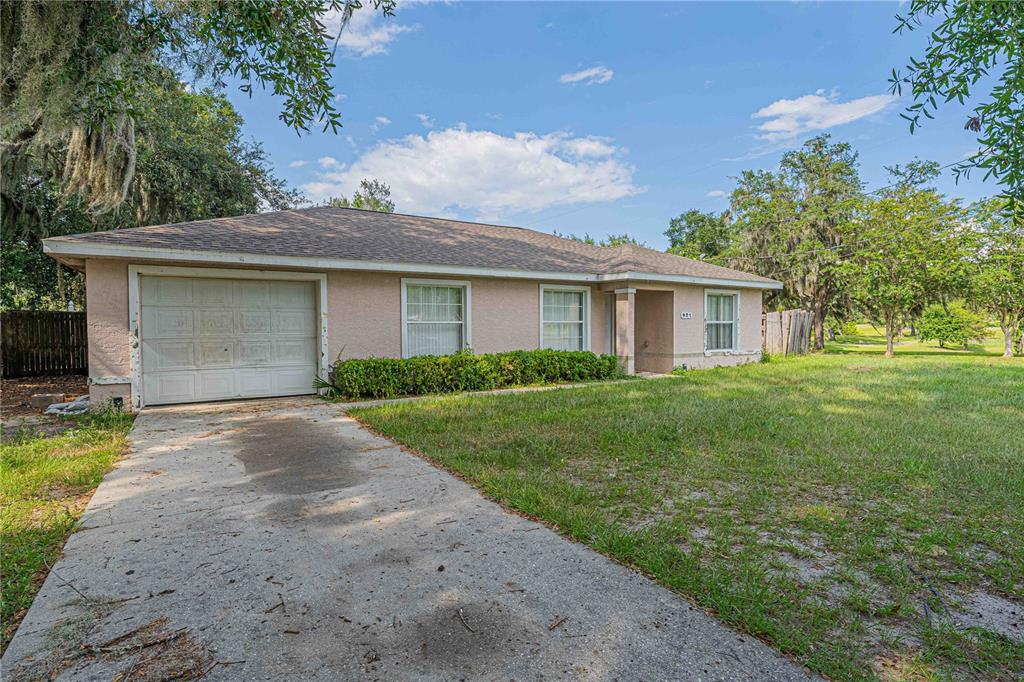 901 Southwest 7th Street Ocala, FL 34471 - Photo 22 of 27 a view of outdoor space yard and front view of a house