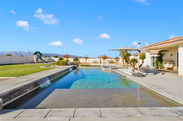 $925,000 | 9817 Silver Palm Drive, Oak Hills, CA 92344