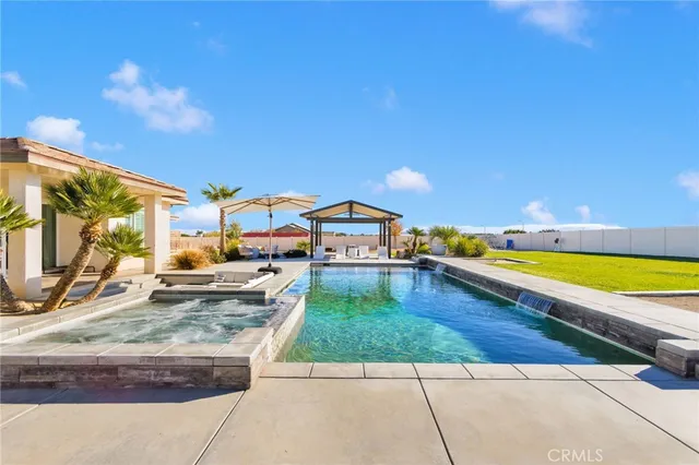 $925,000 | 9817 Silver Palm Drive, Oak Hills, CA 92344