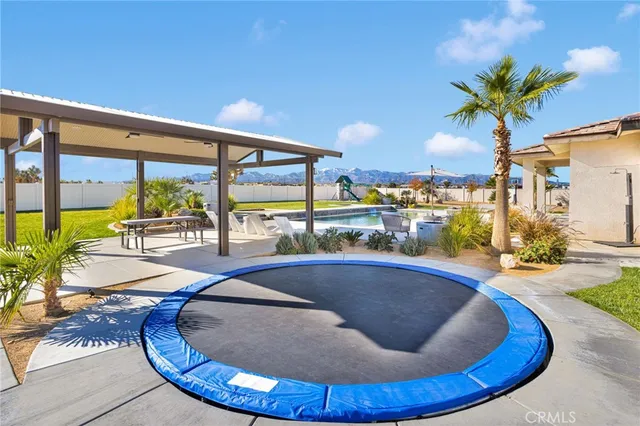 $925,000 | 9817 Silver Palm Drive, Oak Hills, CA 92344