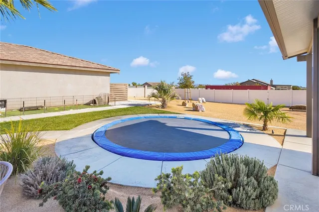 $925,000 | 9817 Silver Palm Drive, Oak Hills, CA 92344