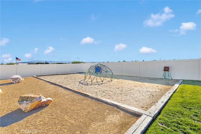 $925,000 | 9817 Silver Palm Drive, Oak Hills, CA 92344