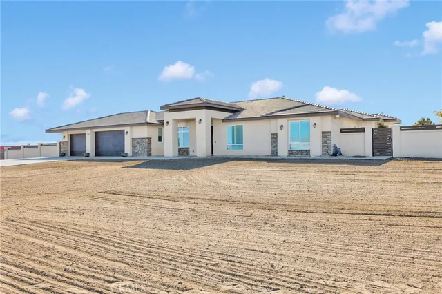 $925,000 | 9817 Silver Palm Drive, Oak Hills, CA 92344