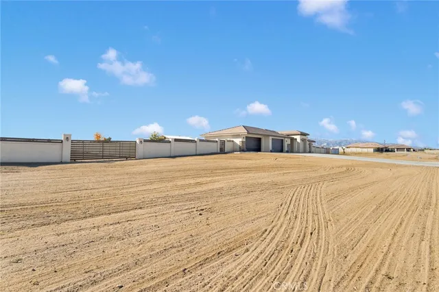 $925,000 | 9817 Silver Palm Drive, Oak Hills, CA 92344