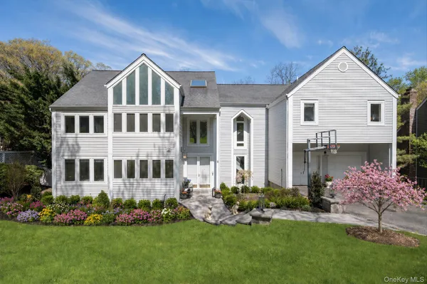 $2,788,000 | 8 Verity Lane, Roslyn, NY 11576
