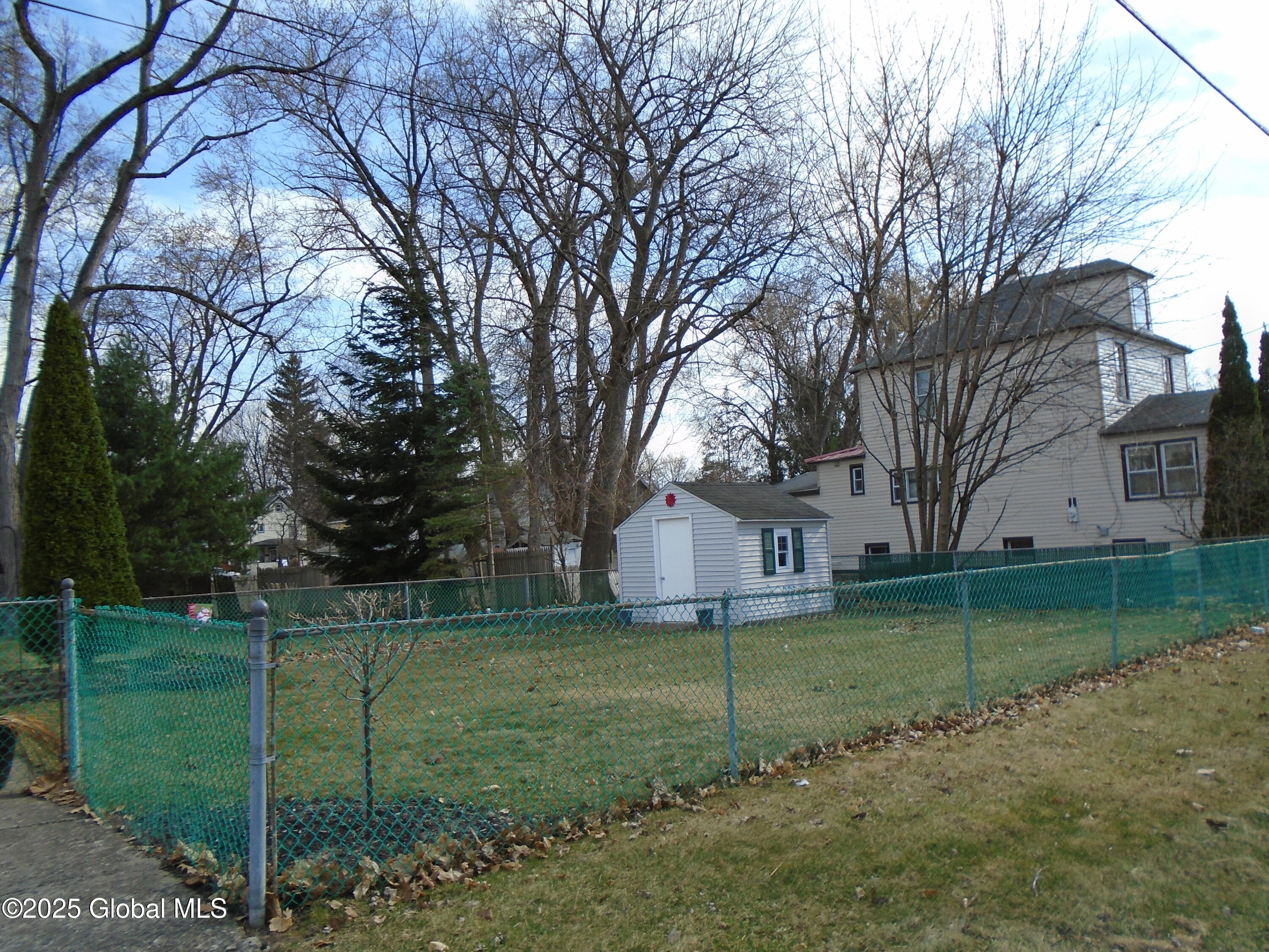 114 Chiswell Road Schenectady, NY 12304 - Photo 4 of 44 DSC02808