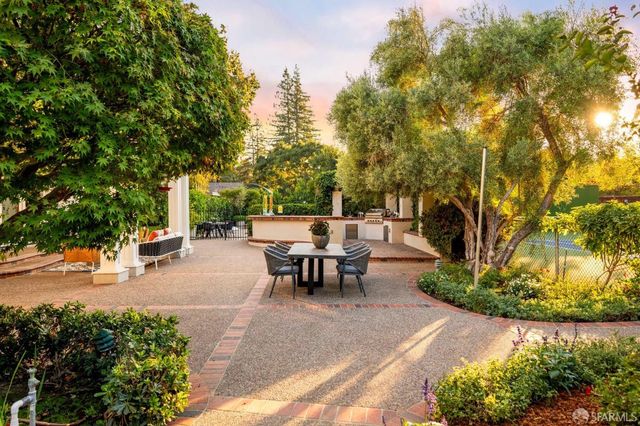 a view of entryway and hall