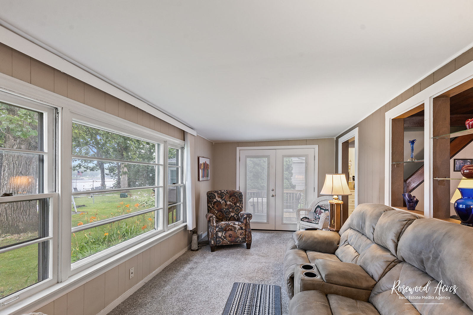 2657 River Road Kankakee, IL 60901 - Photo 11 of 22 a living room with furniture and a large window