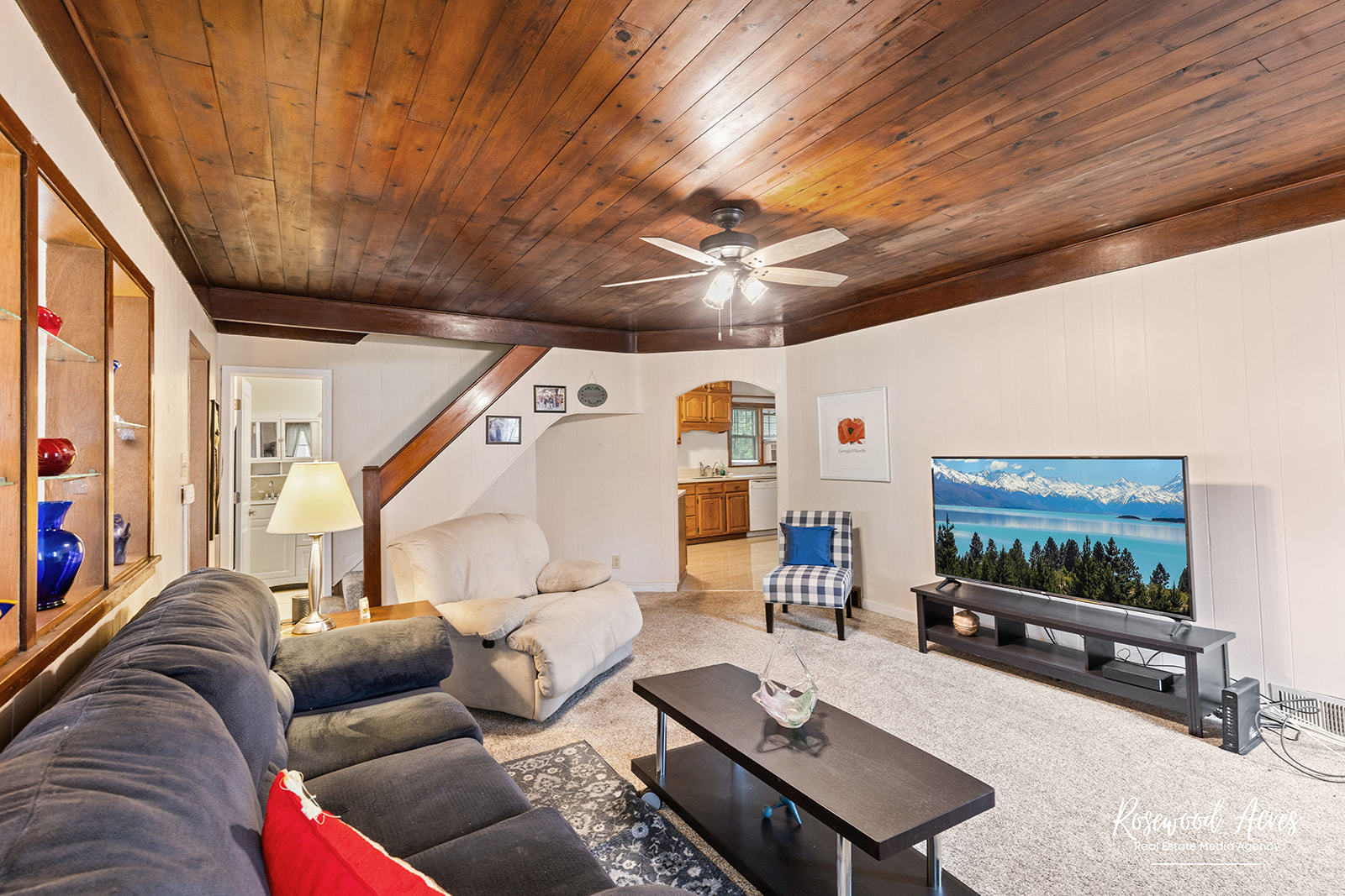 2657 River Road Kankakee, IL 60901 - Photo 12 of 22 a living room with furniture and a flat screen tv