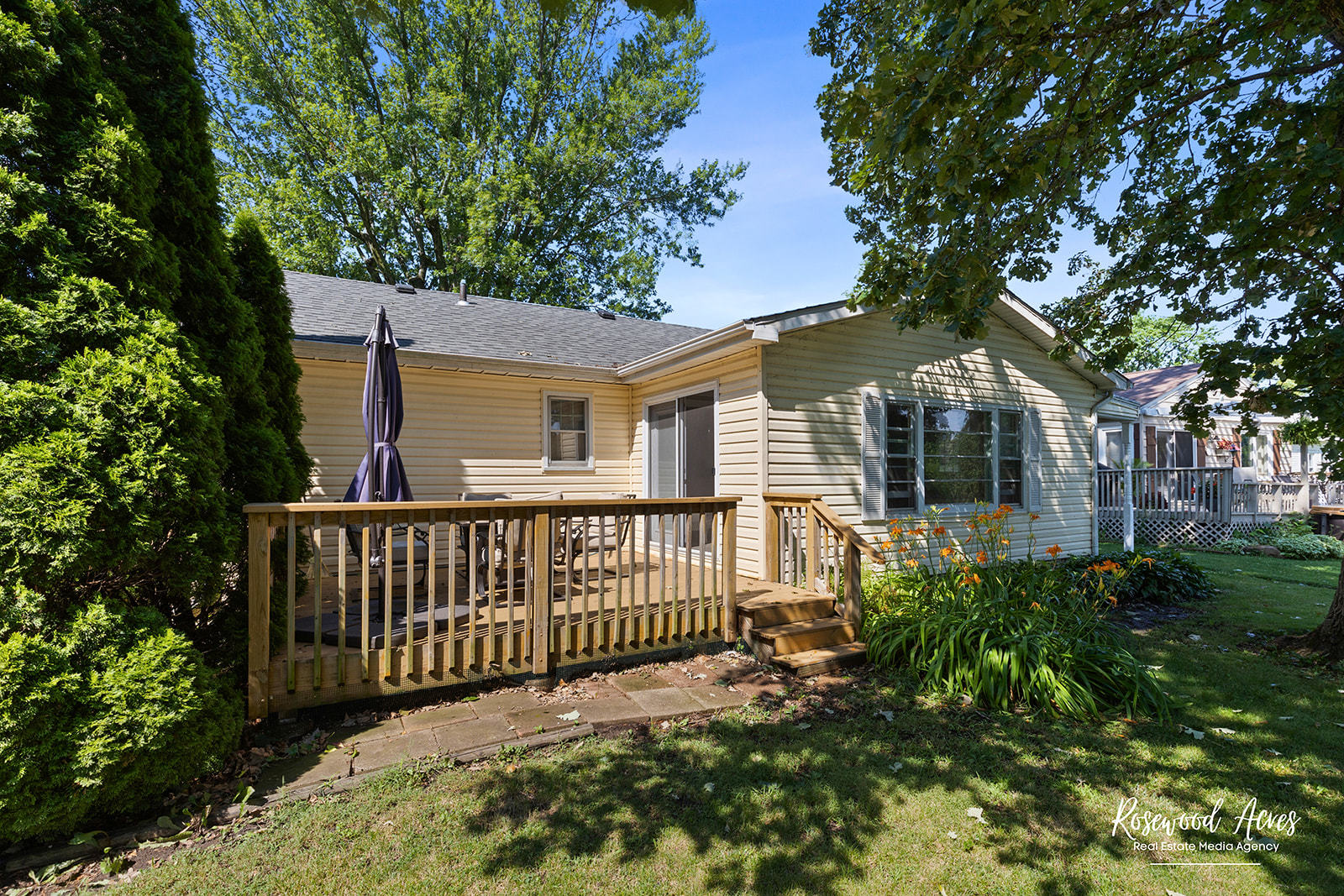 2657 River Road Kankakee, IL 60901 - Photo 6 of 22 a view of a house with a small yard and wooden fence