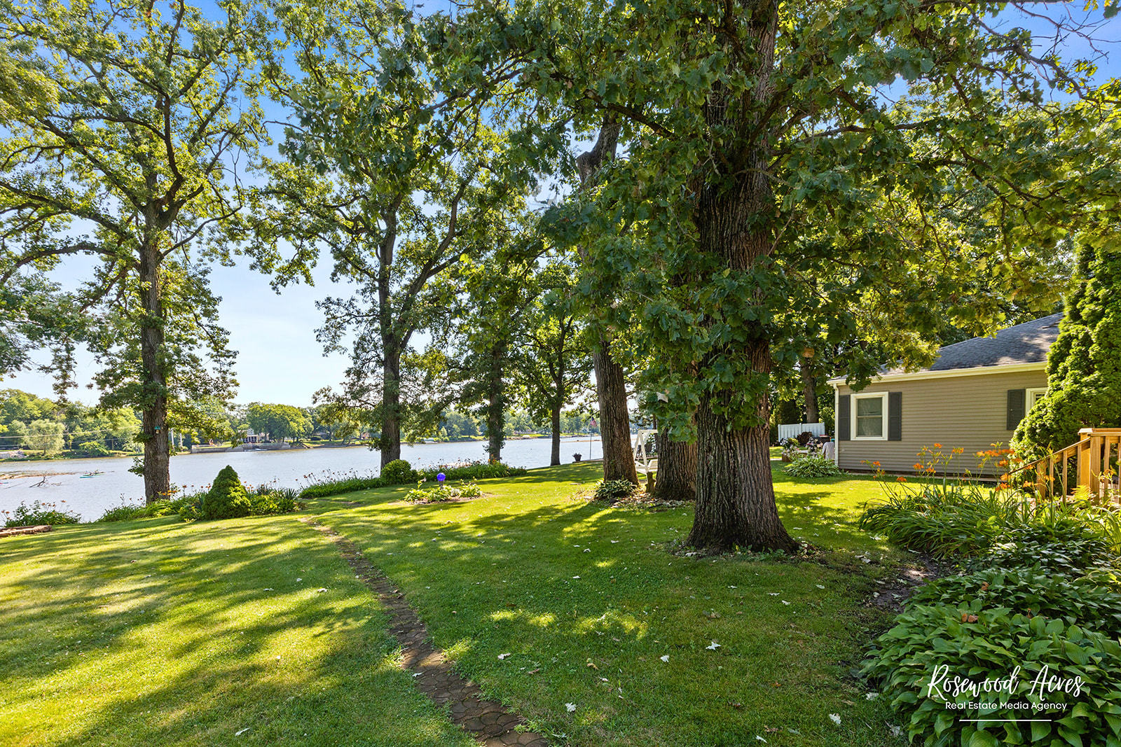 2657 River Road Kankakee, IL 60901 - Photo 7 of 22 a view of swimming pool with tree s