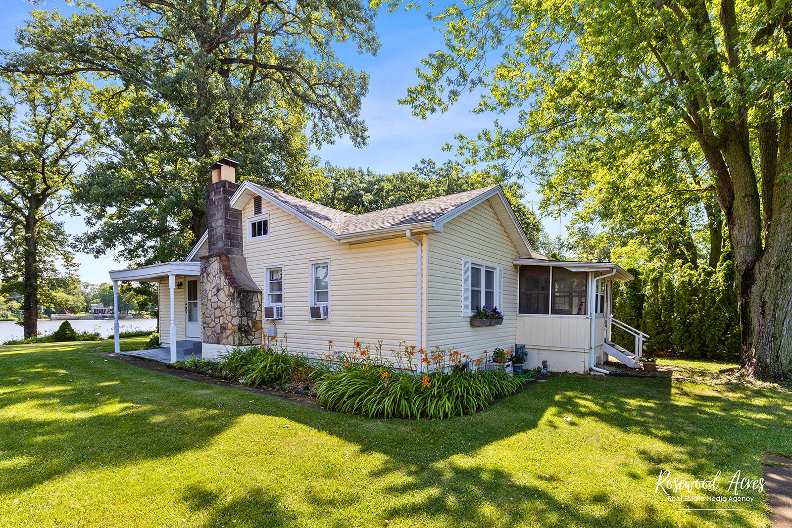 2657 River Road Kankakee, IL 60901 - Photo 8 of 22 a front view of house with yard and green space