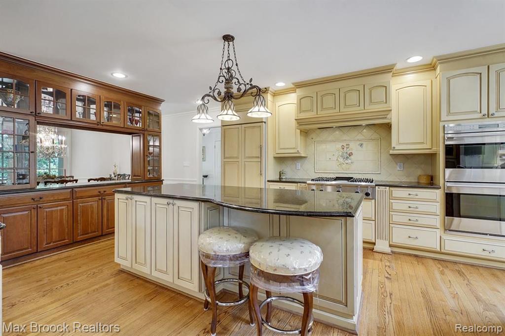 645 Lone Pine Road Bloomfield Hills, MI 48304 - Photo 8 of 34