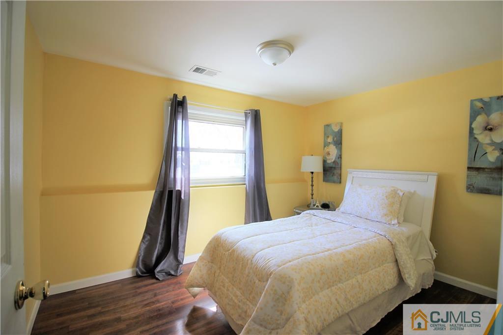 33 Wellington Road East Brunswick, NJ 08816 - Photo 18 of 25 Gallery Image 18