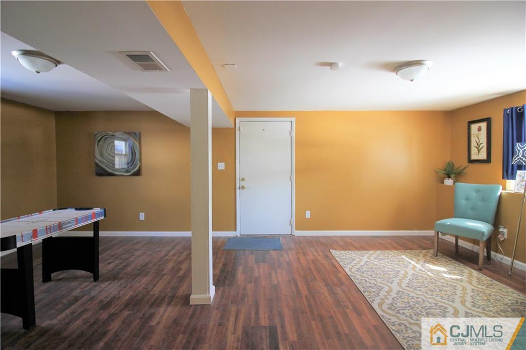 33 Wellington Road East Brunswick, NJ 08816 - Photo 19 of 25 Gallery Image 19