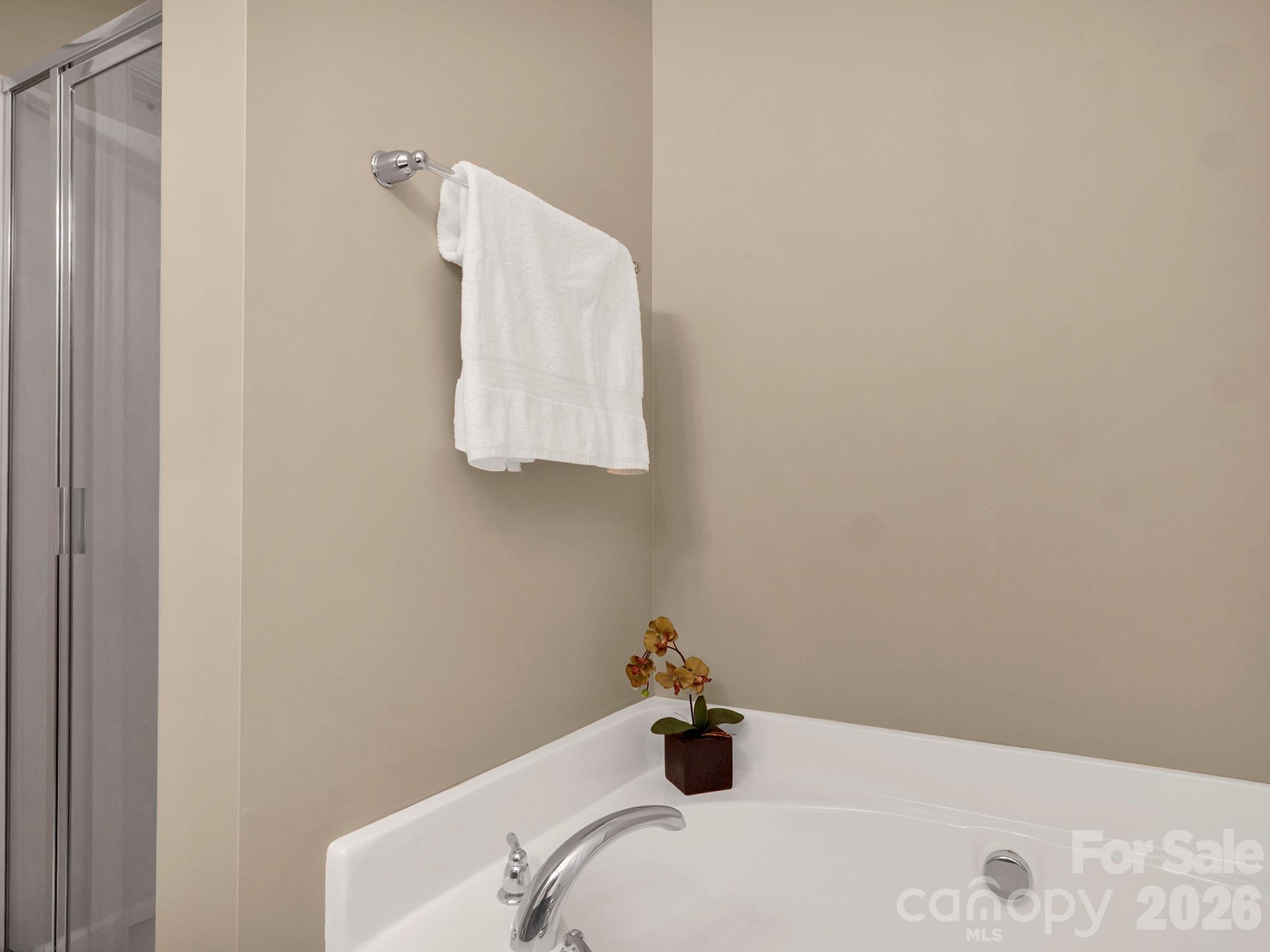 14726 Intermilan Way Charlotte, NC 28277 - Photo 22 of 38 a bathroom with a bathtub and a sink