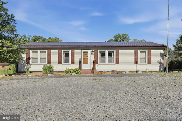 $204,900 | 3919 Fairview Drive, Berkeley Springs, WV 25411
