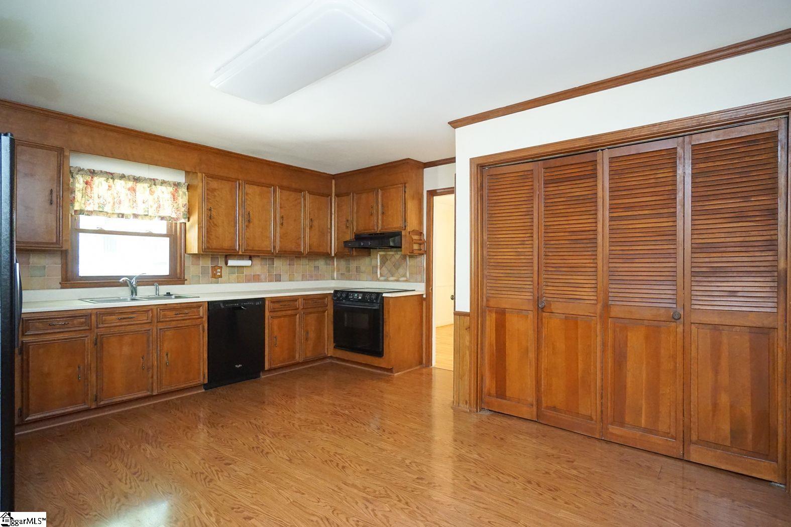 26 Parliament Road Greenville, SC 29615 - Photo 11 of 34 Gallery Image 11