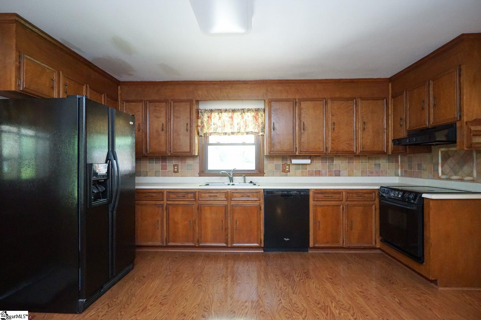 26 Parliament Road Greenville, SC 29615 - Photo 10 of 34 Gallery Image 10